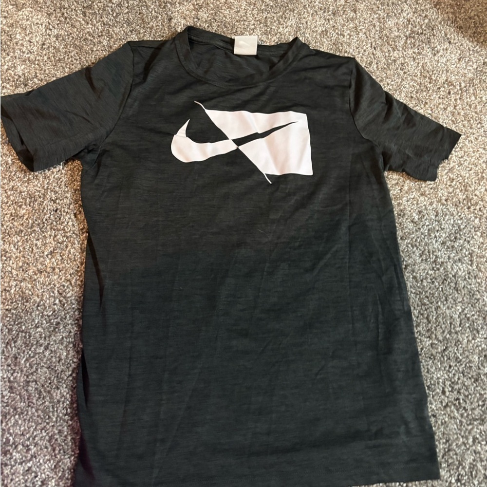 Nike Black Short Sleeve athletic t-shirt Youth XL